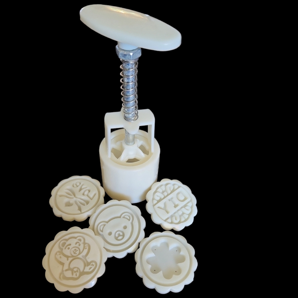 5 Stamps Moon Cake Mold 3D DIY Round Mooncake Mold Baking Decor Tool 50g